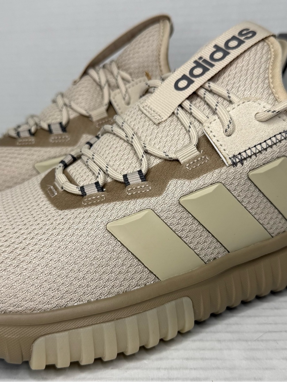 Adidas Men’s Beige/Tan Casual Sneakers size 11